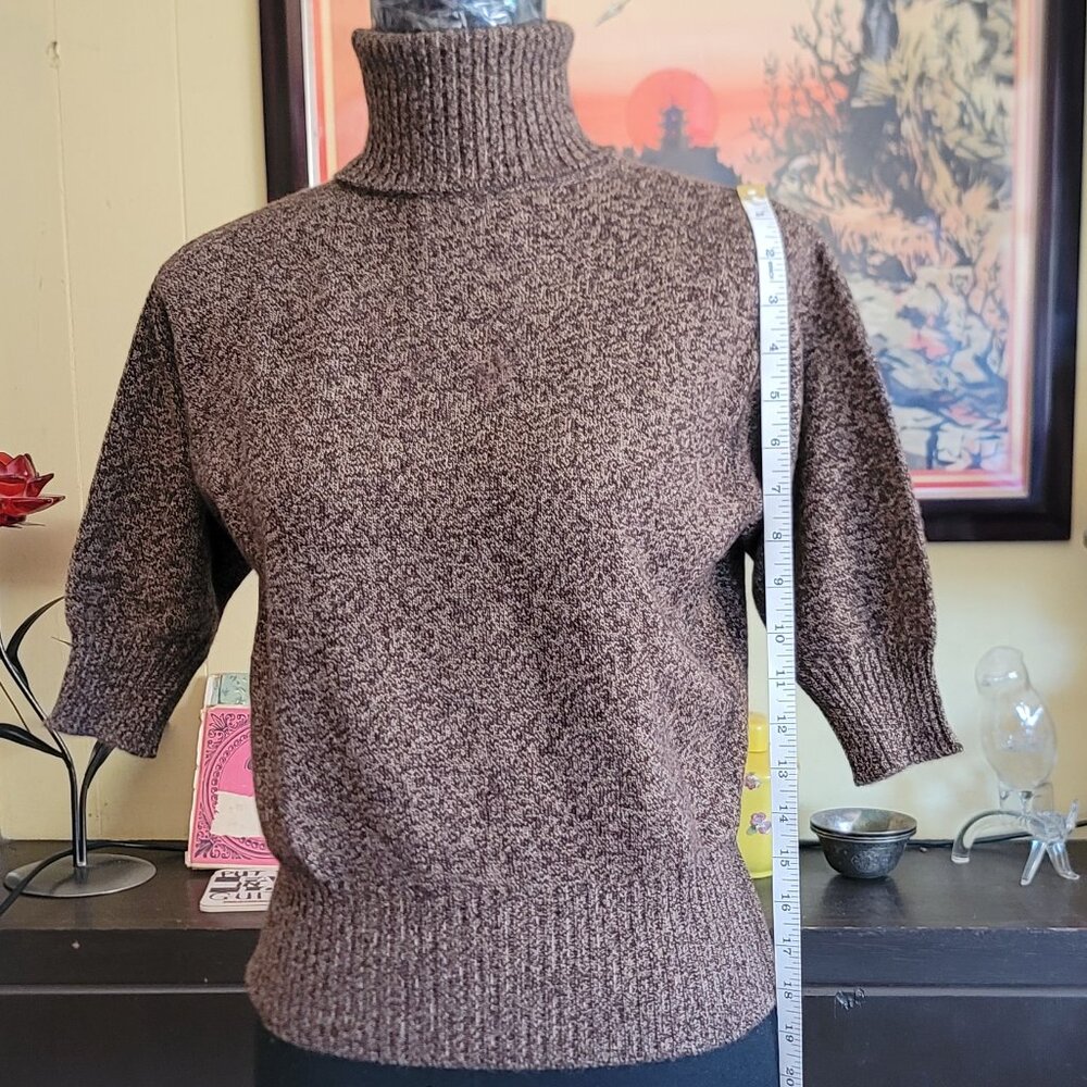 Neiman Marcus Cashmere sweater